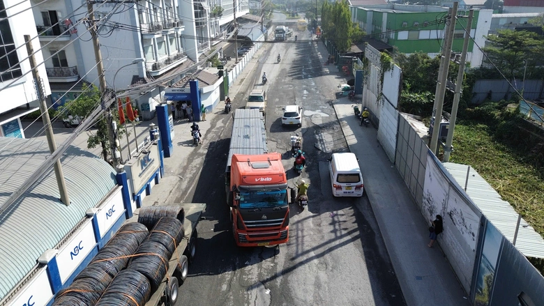 TP.HCM: Sửa chữa tạm đường Bến Nghé, Lưu Trọng Lư trước tết Nguyên đán- Ảnh 6. TP.HCM: Sửa chữa tạm đường Bến Nghé, Lưu Trọng Lư trước tết Nguyên đán- Ảnh 6.