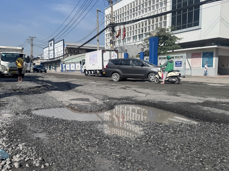 TP.HCM duy tu, sửa chữa đường v&agrave;o cảng T&acirc;n Thuận khoảng 10 ng&agrave;y- Ảnh 1.