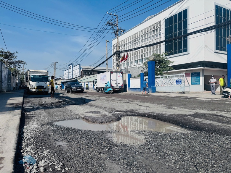 TP.HCM: Sửa chữa tạm đường Bến Nghé, Lưu Trọng Lư trước tết Nguyên đán- Ảnh 1. TP.HCM: Sửa chữa tạm đường Bến Nghé, Lưu Trọng Lư trước tết Nguyên đán- Ảnh 1.