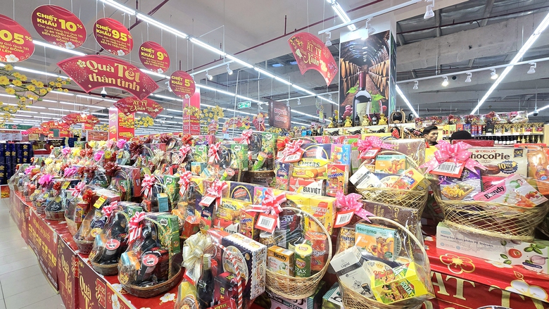 Hàng Tết lên kệ sớm, nhiều ưu đãi- Ảnh 1. Hàng Tết lên kệ sớm, nhiều ưu đãi- Ảnh 1.