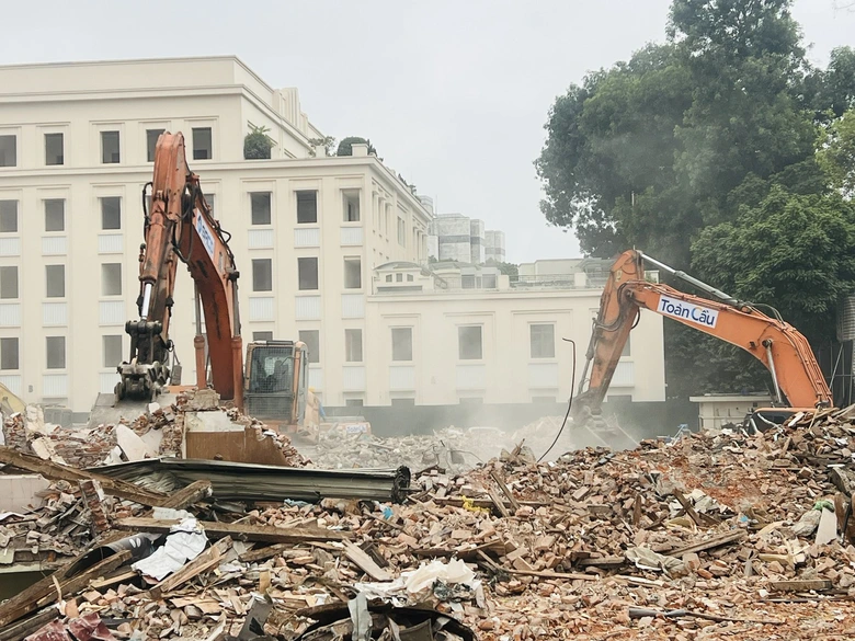 H&agrave; Nội: Gấp r&uacute;t th&aacute;o dỡ c&ocirc;ng tr&igrave;nh, tạo mặt bằng dự &aacute;n quảng trường ph&iacute;a Đ&ocirc;ng hồ Ho&agrave;n Kiếm- Ảnh 3.