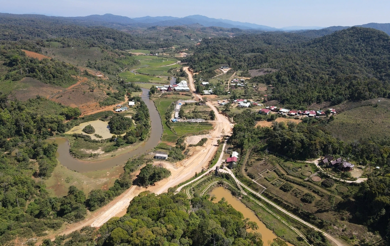 Quảng Ngãi: Vướng mặt bằng, dự án nâng cấp tỉnh lộ 1.300 tỷ đồng thi công chậm tiến độ- Ảnh 1. Quảng Ngãi: Vướng mặt bằng, dự án nâng cấp tỉnh lộ 1.300 tỷ đồng thi công chậm tiến độ- Ảnh 1.