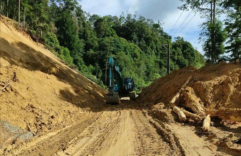 Quảng Ngãi: Vướng mặt bằng, dự án nâng cấp tỉnh lộ 1.300 tỷ đồng thi công chậm tiến độ- Ảnh 2. Quảng Ngãi: Vướng mặt bằng, dự án nâng cấp tỉnh lộ 1.300 tỷ đồng thi công chậm tiến độ- Ảnh 2.