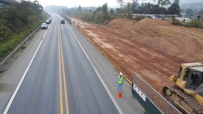 Dự &aacute;n mở rộng cao tốc Nội B&agrave;i - L&agrave;o Cai: Nh&agrave; thầu mong sớm gỡ kh&oacute; nguồn vật liệu- Ảnh 3.