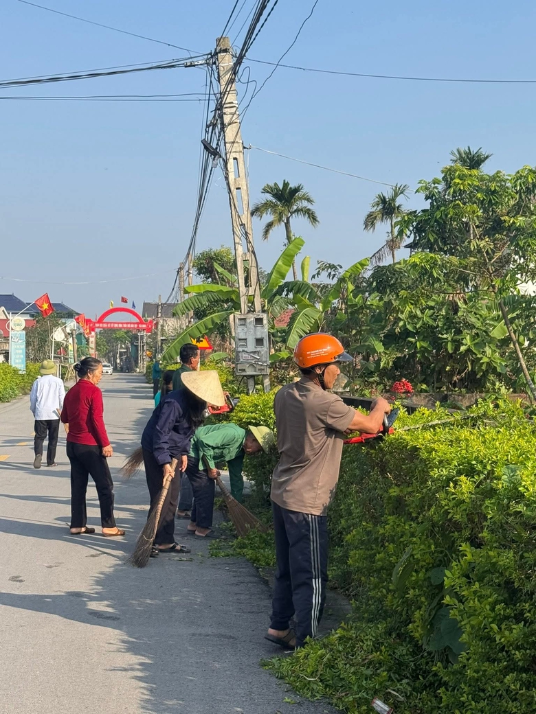 Hà Tĩnh: Đồng loạt ra quân dọn vệ sinh, đảm bảo trật tự tạo môi trường sống xanh- Ảnh 5. Hà Tĩnh: Đồng loạt ra quân dọn vệ sinh, đảm bảo trật tự tạo môi trường sống xanh- Ảnh 5.