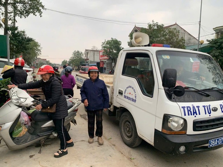 Hà Tĩnh: Đồng loạt ra quân dọn vệ sinh, đảm bảo trật tự tạo môi trường sống xanh- Ảnh 2. Hà Tĩnh: Đồng loạt ra quân dọn vệ sinh, đảm bảo trật tự tạo môi trường sống xanh- Ảnh 2.