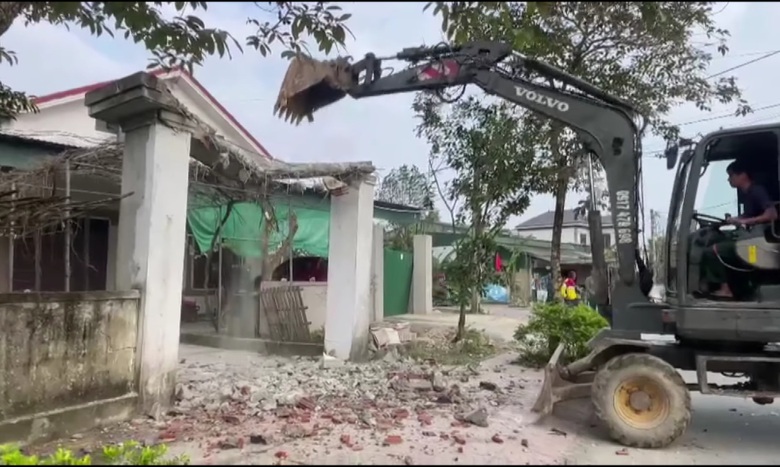 Hà Tĩnh: Đồng loạt ra quân dọn vệ sinh, đảm bảo trật tự tạo môi trường sống xanh- Ảnh 3. Hà Tĩnh: Đồng loạt ra quân dọn vệ sinh, đảm bảo trật tự tạo môi trường sống xanh- Ảnh 3.