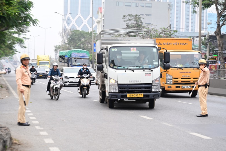 Hải Ph&ograve;ng đề ra giải ph&aacute;p k&eacute;o giảm tai nạn giao th&ocirc;ng ở cả ba ti&ecirc;u ch&iacute;- Ảnh 1.