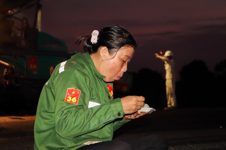 Chuyện hậu trường 500 ngày đêm nối thông cao tốc Cần Thơ - Cà Mau- Ảnh 6. Chuyện hậu trường 500 ngày đêm nối thông cao tốc Cần Thơ - Cà Mau- Ảnh 6.