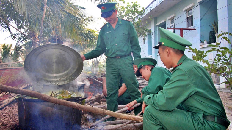 C&agrave; Mau: Xu&acirc;n về tr&ecirc;n bi&ecirc;n giới biển G&agrave;nh H&agrave;o, thắm đượm nghĩa t&igrave;nh qu&acirc;n d&acirc;n- Ảnh 3.