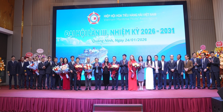 Dẫn dắt h&agrave;ng trăm ngh&igrave;n lượt t&agrave;u an to&agrave;n, hoa ti&ecirc;u h&agrave;ng hải vươn tầm quốc tế- Ảnh 3.