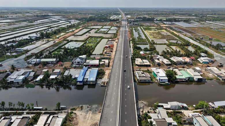 C&agrave; Mau: Lập quy hoạch, khai th&aacute;c quỹ đất dọc cao tốc, đường nối s&acirc;n bay- Ảnh 2.