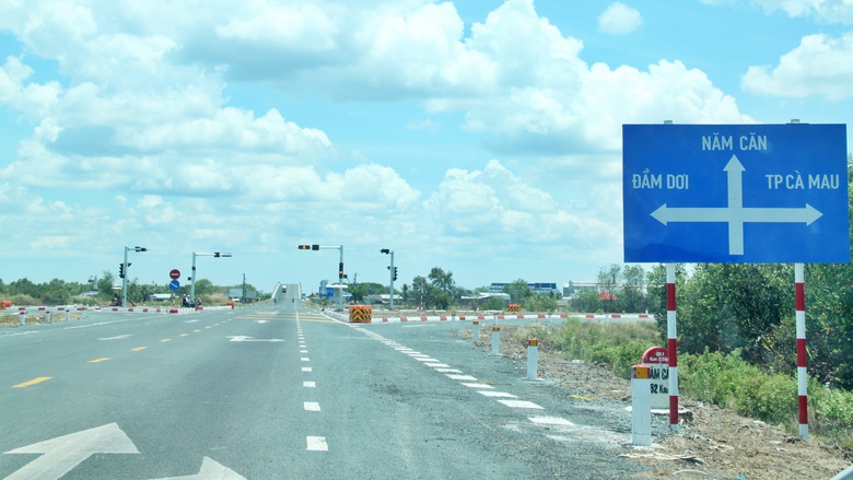 C&agrave; Mau: Lập quy hoạch, khai th&aacute;c quỹ đất dọc cao tốc, đường nối s&acirc;n bay- Ảnh 3.