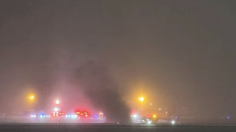 Rơi m&aacute;y bay thương gia chở 8 người ở Mỹ- Ảnh 1.