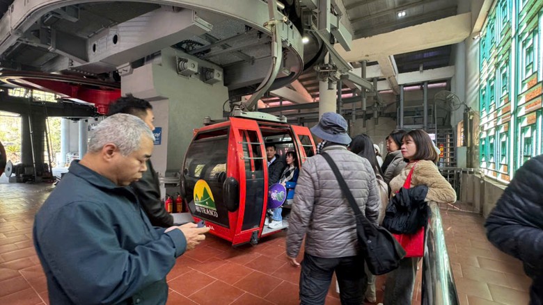 Gấp rút chỉnh trang, sắp xếp lại không gian cho mùa lễ hội Chùa Hương 2026- Ảnh 4. Gấp rút chỉnh trang, sắp xếp lại không gian cho mùa lễ hội Chùa Hương 2026- Ảnh 4.