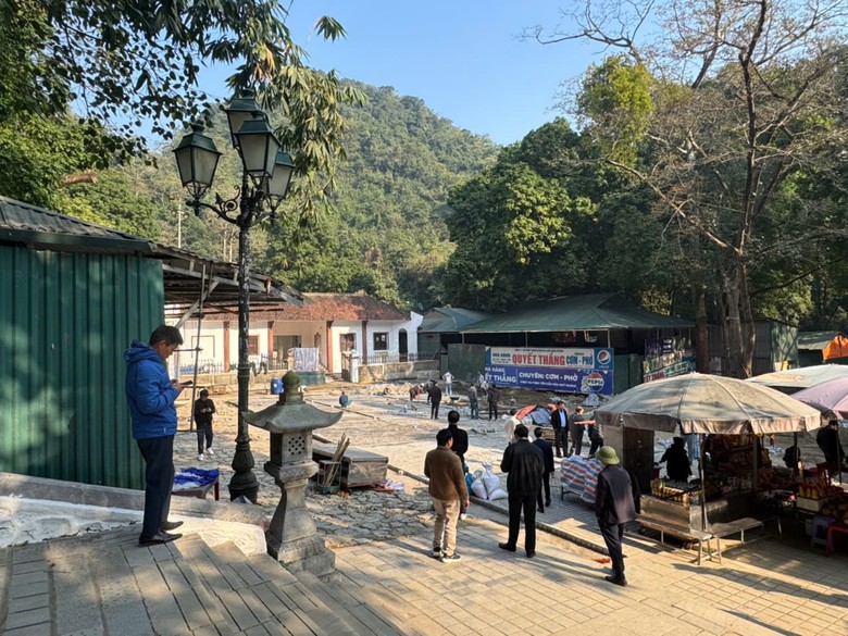 Gấp rút chỉnh trang, sắp xếp lại không gian cho mùa lễ hội Chùa Hương 2026- Ảnh 3. Gấp rút chỉnh trang, sắp xếp lại không gian cho mùa lễ hội Chùa Hương 2026- Ảnh 3.