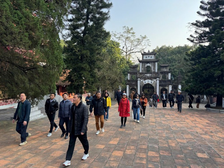 Gấp rút chỉnh trang, sắp xếp lại không gian cho mùa lễ hội Chùa Hương 2026- Ảnh 2. Gấp rút chỉnh trang, sắp xếp lại không gian cho mùa lễ hội Chùa Hương 2026- Ảnh 2.