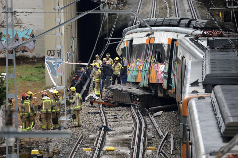 Tai nạn đường sắt li&ecirc;n tiếp tại T&acirc;y Ban Nha thổi b&ugrave;ng tranh luận về đầu tư bảo tr&igrave;- Ảnh 2.