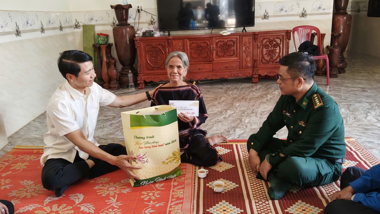 Gia Lai: Ấm &aacute;p t&igrave;nh qu&acirc;n d&acirc;n "Xu&acirc;n Bi&ecirc;n ph&ograve;ng - Ấm l&ograve;ng d&acirc;n bản"- Ảnh 8.