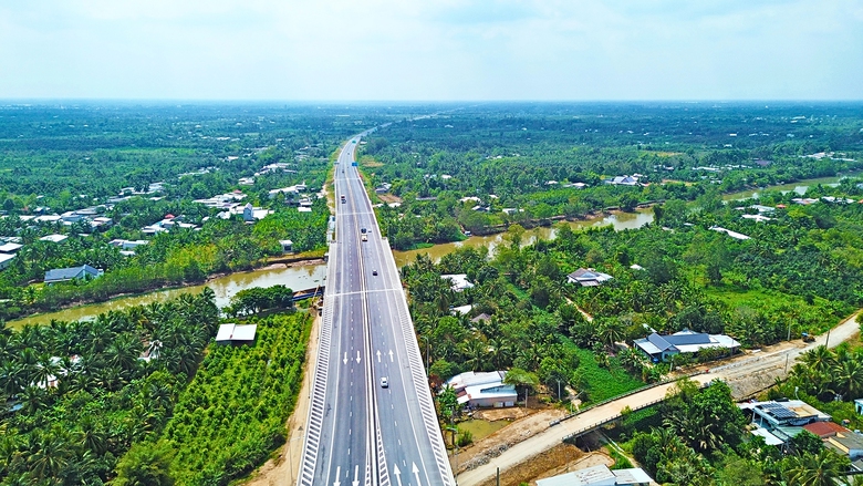 Tết này đi lại nhanh hơn nhờ cao tốc- Ảnh 4. Tết này đi lại nhanh hơn nhờ cao tốc- Ảnh 4.