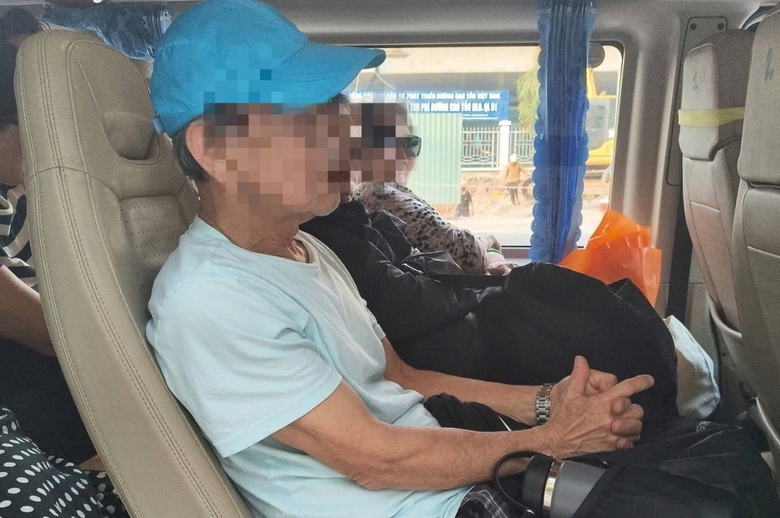 Kiểm tra xe khách trên cao tốc, CSGT xử lý nhiều hành khách không thắt dây an toàn- Ảnh 2. Kiểm tra xe khách trên cao tốc, CSGT xử lý nhiều hành khách không thắt dây an toàn- Ảnh 2.