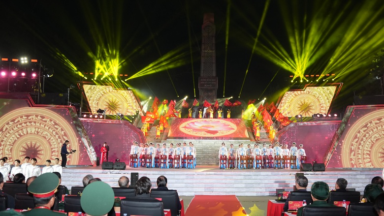 Tổng B&iacute; thư T&ocirc; L&acirc;m dự chương tr&igrave;nh kỷ niệm 85 năm Ng&agrave;y B&aacute;c Hồ về nước- Ảnh 4.