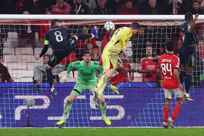 Đ&aacute;nh bại Real Madrid, Benfica v&agrave;o v&ograve;ng knock-out Champions League- Ảnh 2.