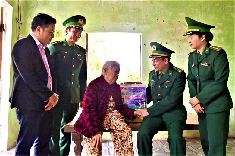 Huế: Tết thắm tình quân dân, xuân biên cương hải đảo- Ảnh 7. Huế: Tết thắm tình quân dân, xuân biên cương hải đảo- Ảnh 7.