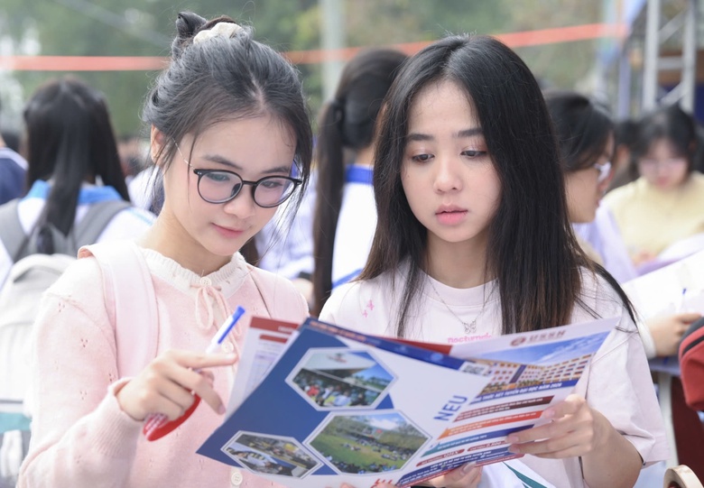Điều chỉnh tổ hợp C00, học sinh lớp 12 l&uacute;ng t&uacute;ng chọn ng&agrave;nh- Ảnh 1.
