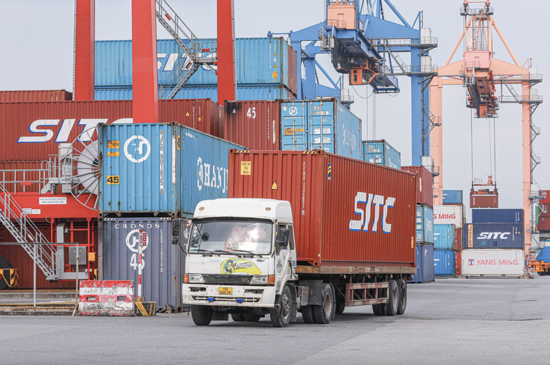 Gần 1.400 cuộc kiểm tra, kiểm soát xe quá tải tại cảng biển, bến thủy nội địa năm 2025- Ảnh 1. Gần 1.400 cuộc kiểm tra, kiểm soát xe quá tải tại cảng biển, bến thủy nội địa năm 2025- Ảnh 1.