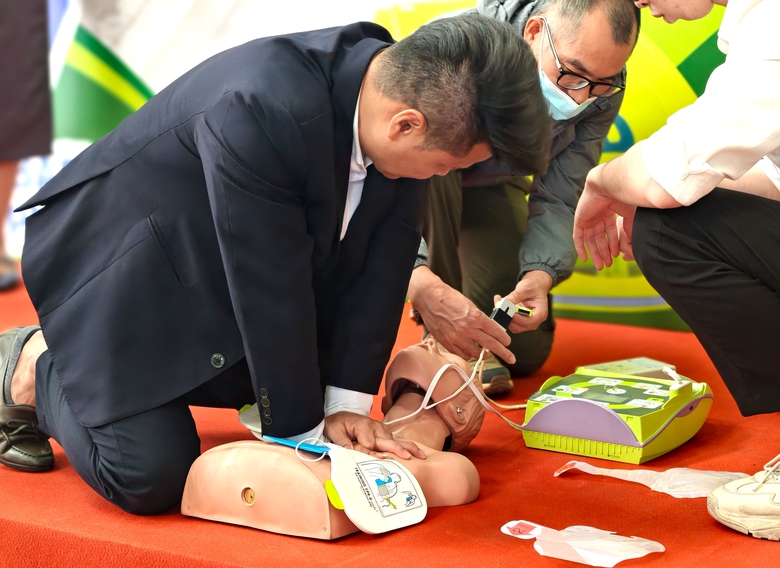 Hà Nội Metro nhận máy sốc tim tự động, tăng cường an toàn y tế trong giao thông công cộng- Ảnh 2. Hà Nội Metro nhận máy sốc tim tự động, tăng cường an toàn y tế trong giao thông công cộng- Ảnh 2.