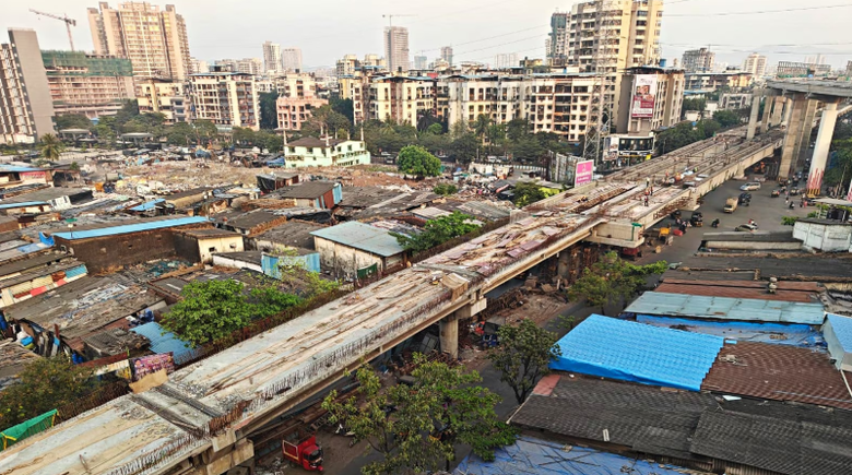 Giới chức Ấn Độ l&yacute; giải việc "b&oacute;p" cầu vượt đột ngột từ 4 l&agrave;n về 2 l&agrave;n- Ảnh 1.