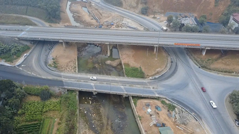 N&uacute;t giao IC19 kết nối cao tốc Nội B&agrave;i - L&agrave;o Cai với quốc lộ 4E dần ho&agrave;n thiện- Ảnh 1.