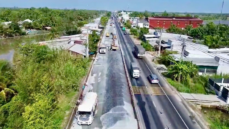 Đầu tư hơn 17 tỷ đồng n&acirc;ng cấp QL1 qua Cần Thơ để chống ngập- Ảnh 1.