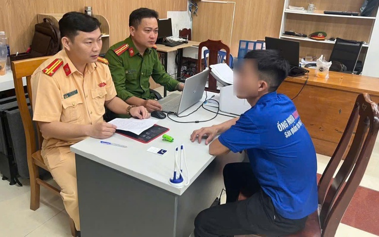 Xử l&yacute; t&agrave;i xế xe tải chặn đường xe bu&yacute;t, d&ugrave;ng hung kh&iacute; đe dọa người kh&aacute;c ở Đ&agrave; Nẵng- Ảnh 1.