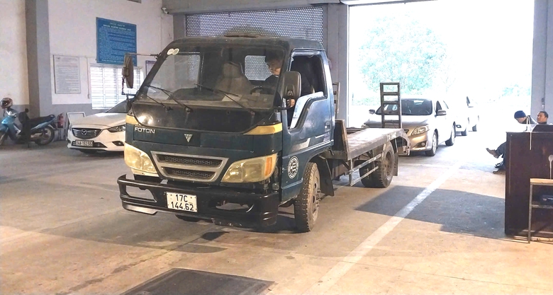 Chủ xe phấn khởi v&igrave; &ocirc; t&ocirc; được đăng kiểm ngay trong dịp nghỉ Tết dương lịch- Ảnh 4.