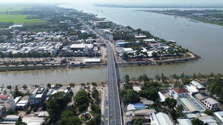 Th&ocirc;ng xe cầu Hồng Ngự tr&ecirc;n QL30 ở Đồng Th&aacute;p- Ảnh 1.