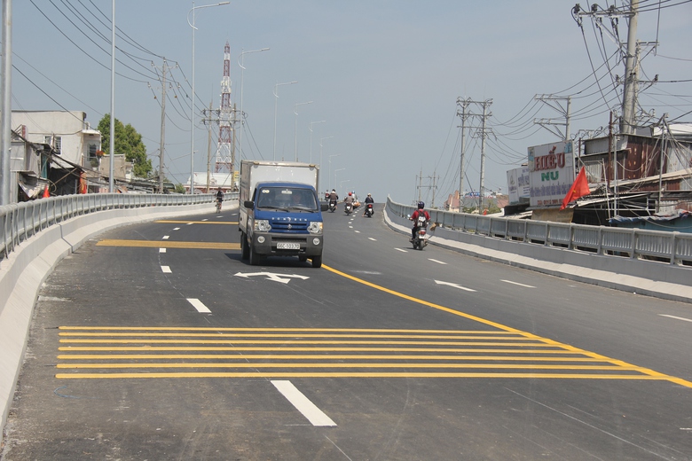 Th&ocirc;ng xe cầu Hồng Ngự tr&ecirc;n QL30 ở Đồng Th&aacute;p- Ảnh 2.
