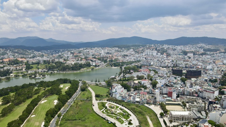 Lâm Đồng lập tổ kiểm tra công vụ, xử lý hồ sơ đất đai trễ hẹn- Ảnh 1. Lâm Đồng lập tổ kiểm tra công vụ, xử lý hồ sơ đất đai trễ hẹn- Ảnh 1.