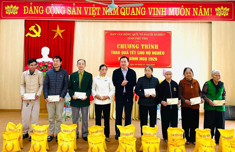 Hơn 9.700 suất qu&agrave; đến với hộ ngh&egrave;o, gia đ&igrave;nh kh&oacute; khăn Ph&uacute; Thọ đ&oacute;n Tết- Ảnh 3.