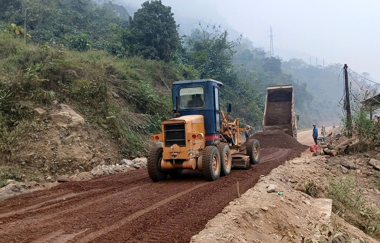Chạy đua từng ngày trên tuyến đường nghìn tỷ nối Nghĩa Lộ - cao tốc Nội Bài - Lào Cai- Ảnh 2. Chạy đua từng ngày trên tuyến đường nghìn tỷ nối Nghĩa Lộ - cao tốc Nội Bài - Lào Cai- Ảnh 2.