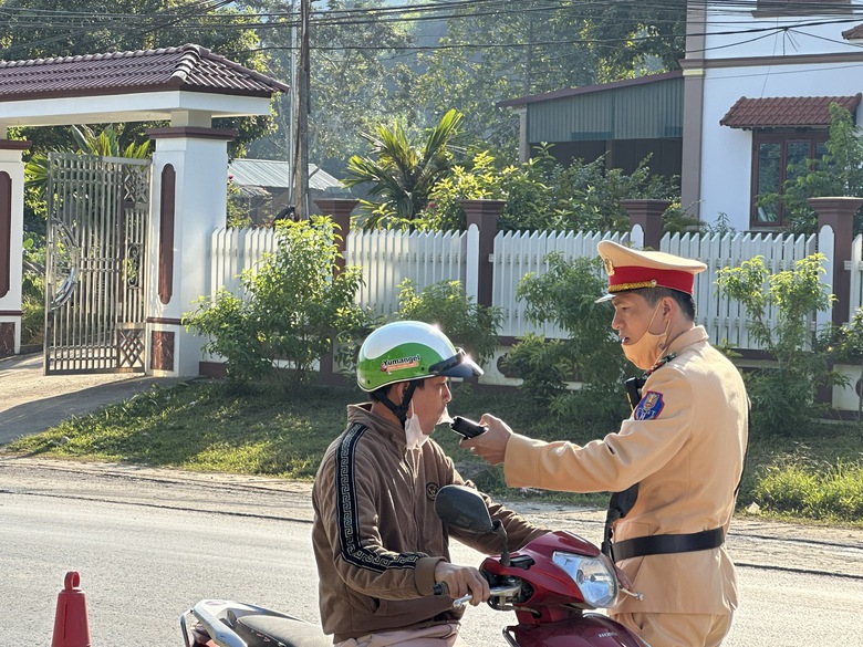 Tuy&ecirc;n Quang: Đồng bộ nhiều giải ph&aacute;p bảo đảm trật tự an to&agrave;n giao th&ocirc;ng dịp cuối năm- Ảnh 3.