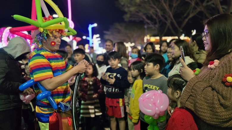 Phố đ&ecirc;m Chợ Nhỏ - m&ocirc; h&igrave;nh kinh tế đ&ecirc;m lần đầu tổ chức tại Gia Lai- Ảnh 12.