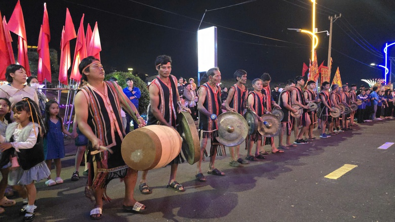 Phố đ&ecirc;m Chợ Nhỏ - m&ocirc; h&igrave;nh kinh tế đ&ecirc;m lần đầu tổ chức tại Gia Lai- Ảnh 10.