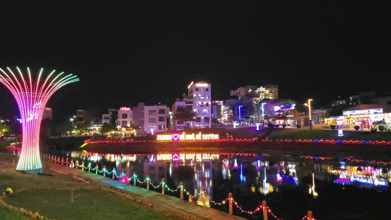 Phố đ&ecirc;m Chợ Nhỏ - m&ocirc; h&igrave;nh kinh tế đ&ecirc;m lần đầu tổ chức tại Gia Lai- Ảnh 1.