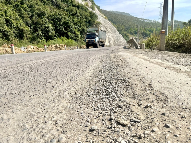 Gia Lai: Hết hạn sửa chữa, đ&egrave;o An Kh&ecirc; vẫn nham nhở ổ g&agrave;- Ảnh 7.