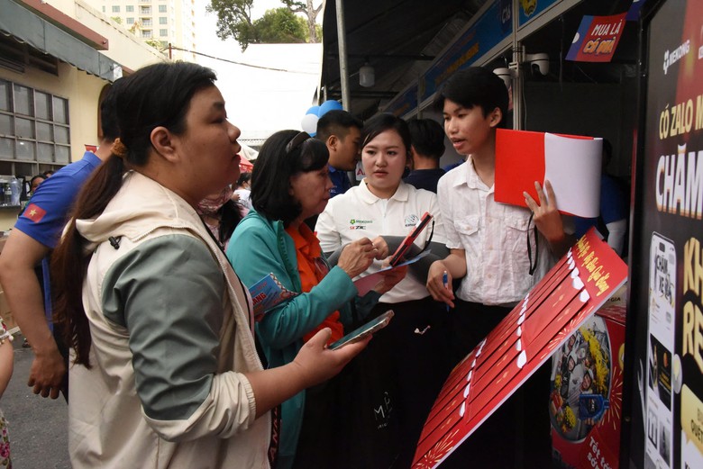 TP.HCM chuẩn bị nguồn lực chăm lo Tết cho người dân- Ảnh 2.