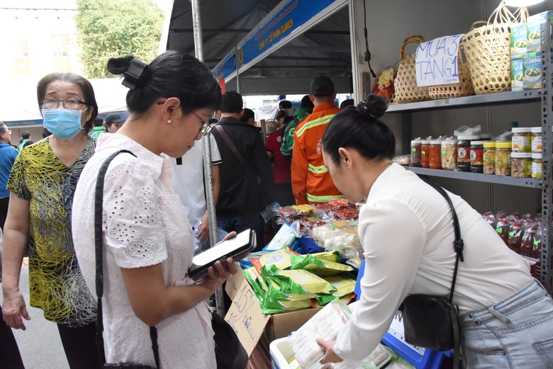 Chợ Tết C&ocirc;ng đo&agrave;n 2026 chăm lo 6.000 đo&agrave;n vi&ecirc;n, người lao động tại TP.HCM- Ảnh 3.