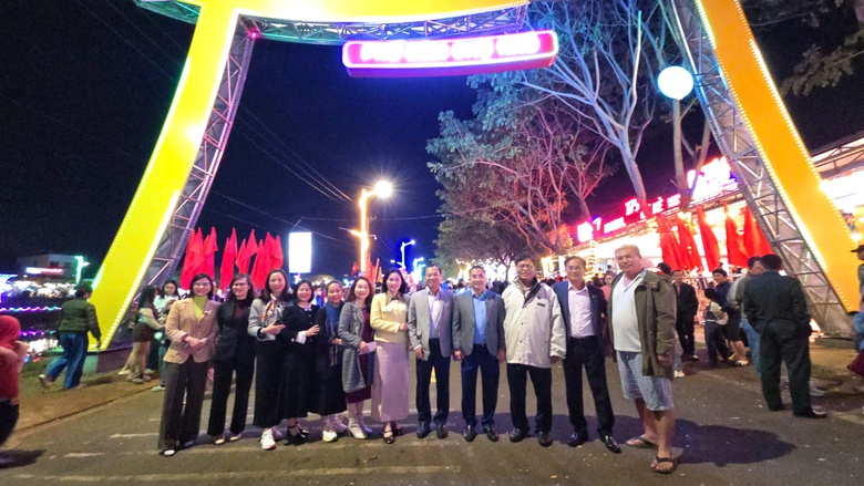 Phố đ&ecirc;m Chợ Nhỏ - m&ocirc; h&igrave;nh kinh tế đ&ecirc;m lần đầu tổ chức tại Gia Lai- Ảnh 13.