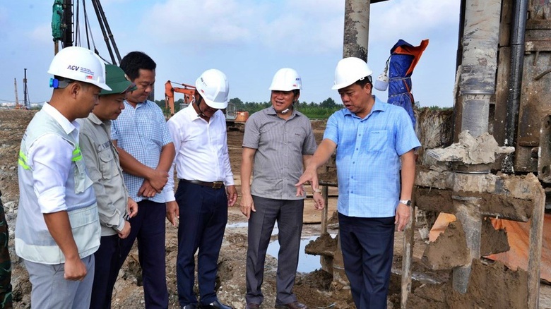 L&agrave;m việc xuy&ecirc;n Tết tr&ecirc;n c&ocirc;ng trường Cảng h&agrave;ng kh&ocirc;ng C&agrave; Mau- Ảnh 1.